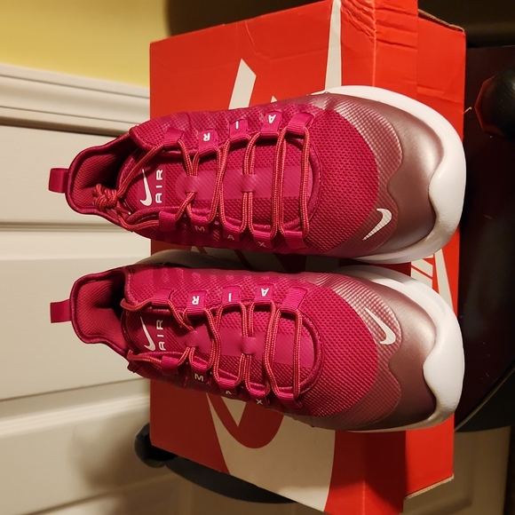 Nike Shoes - Nike Air max